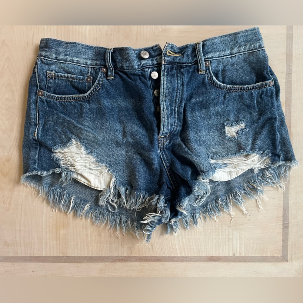 We the Free Denim Distressed Shorts Size 29 - Picture 2 of 8